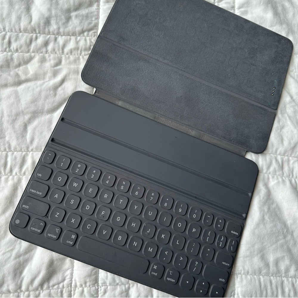 Apple Black Keyboard Case